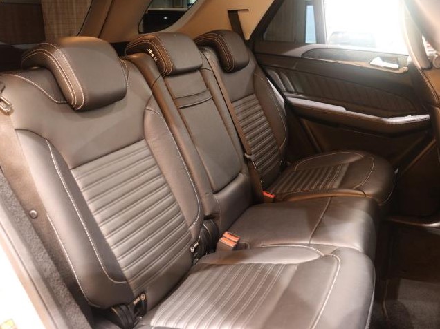 GLE350d 後部座席