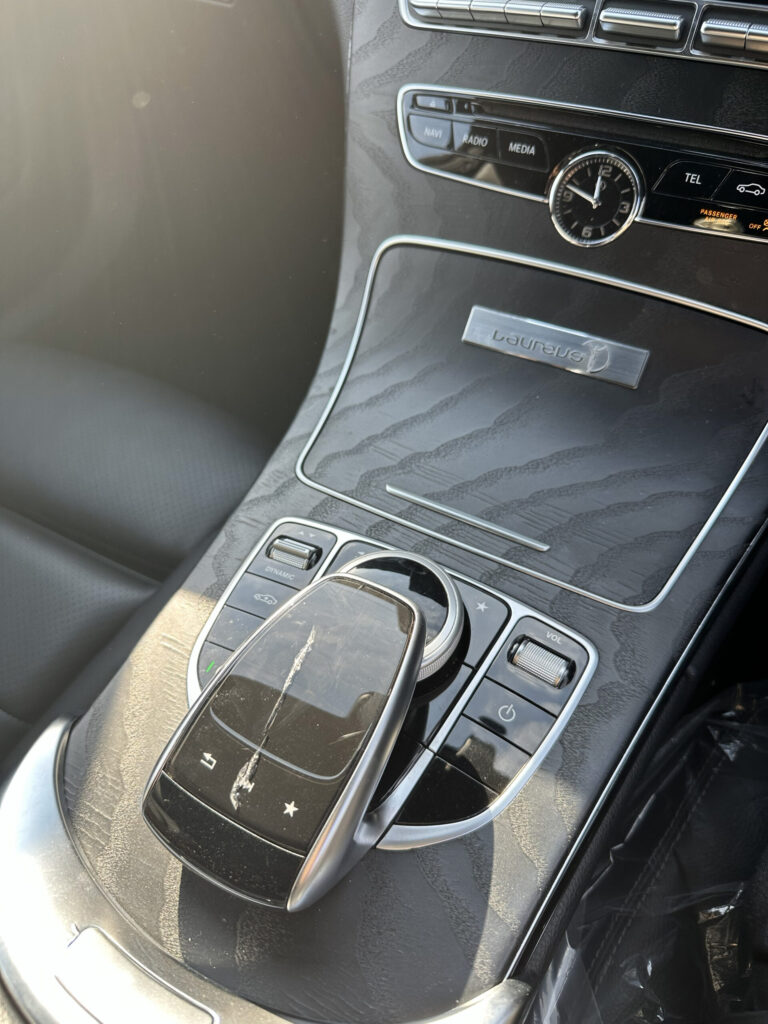 W205 センターコンソール