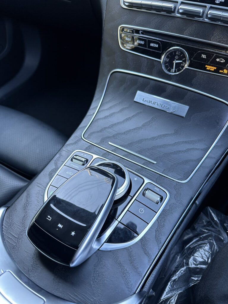 W205 センターコンソール