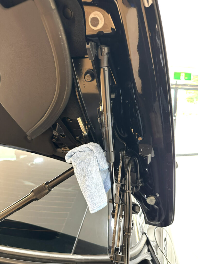 R231 SL トランクダンパー