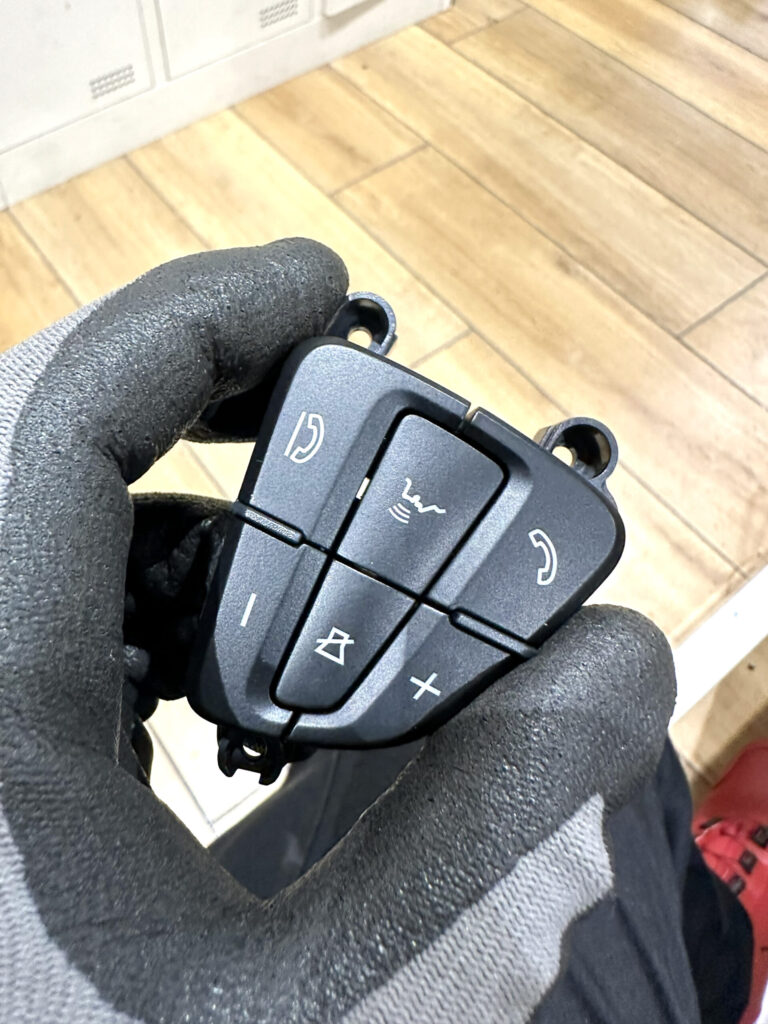 W205 ステアリング スイッチ 交換